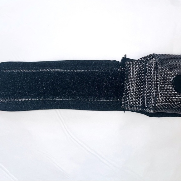 🔥Host Pick🔥 THE MSD Band (Memory Storage Data Wearable) Gray Wristband - Picture 7 of 9